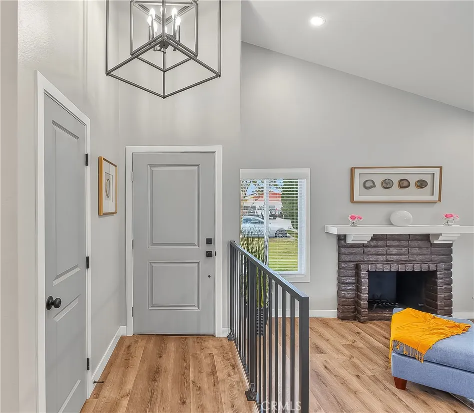286 W Renwick
