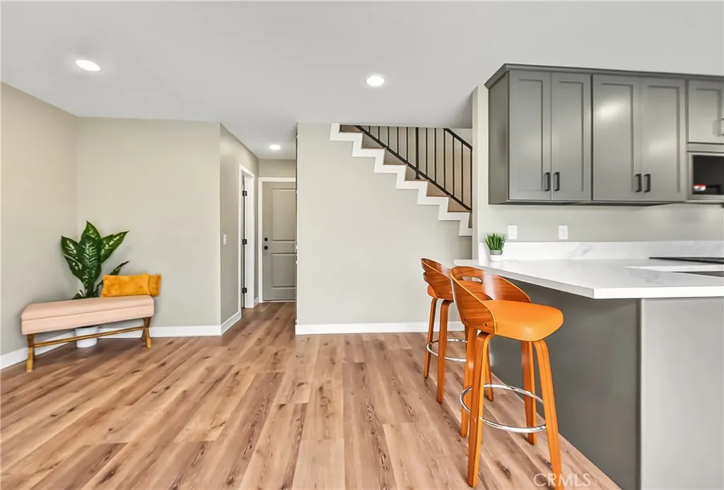 286 W Renwick