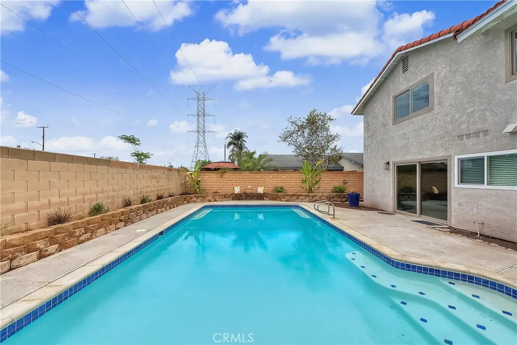 286 W Renwick