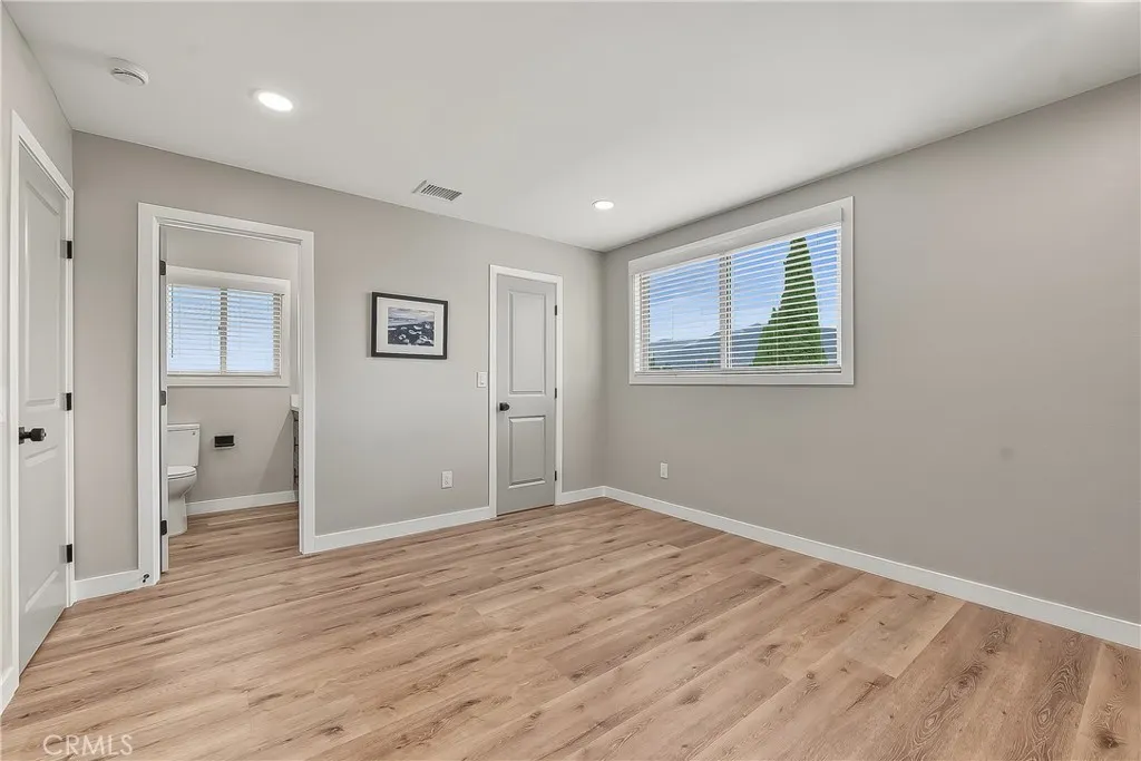 286 W Renwick