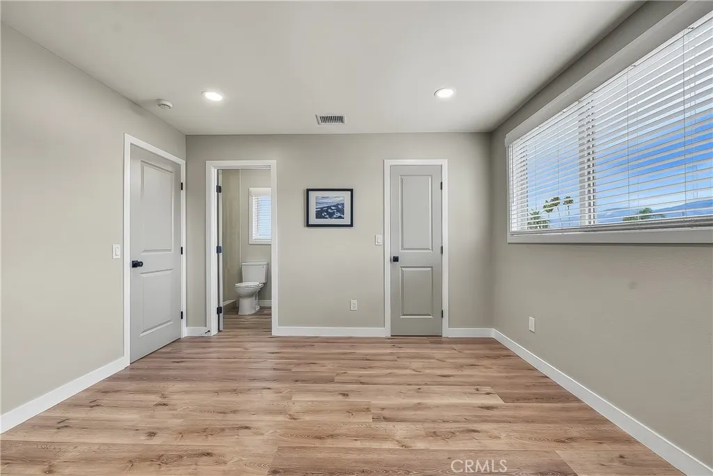 286 W Renwick