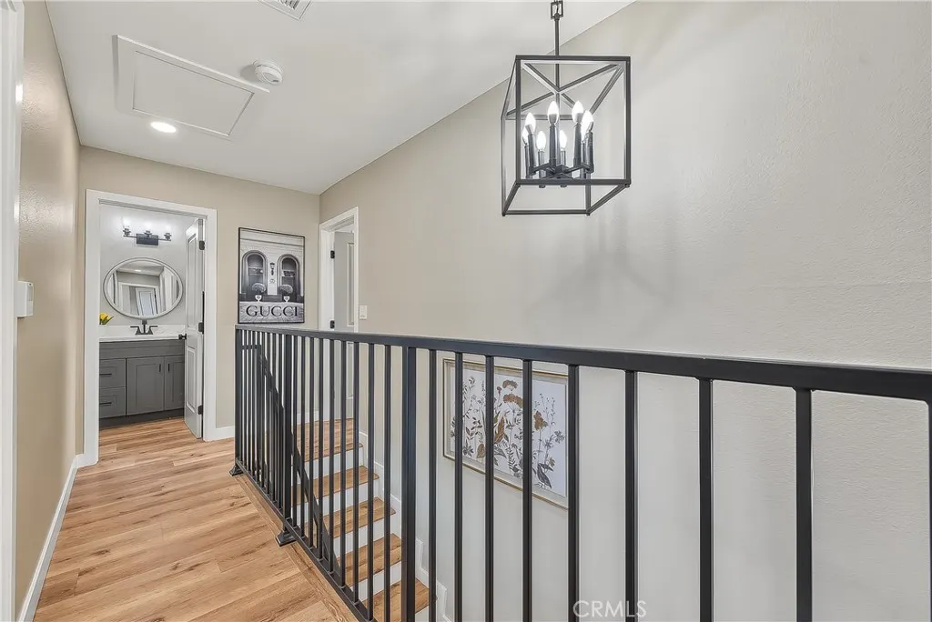 286 W Renwick