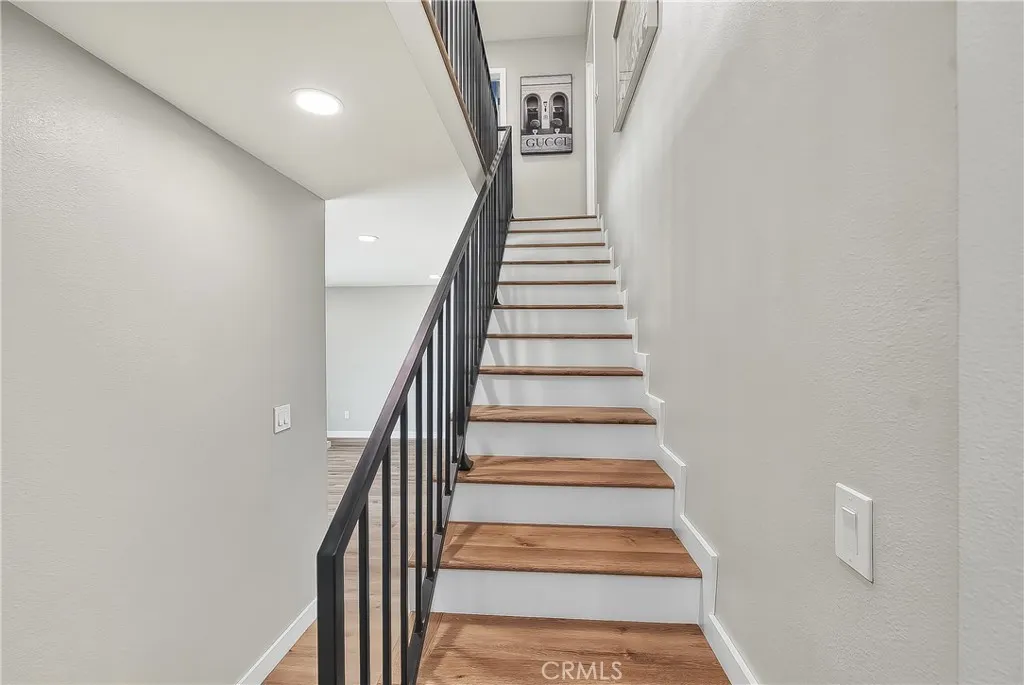 286 W Renwick