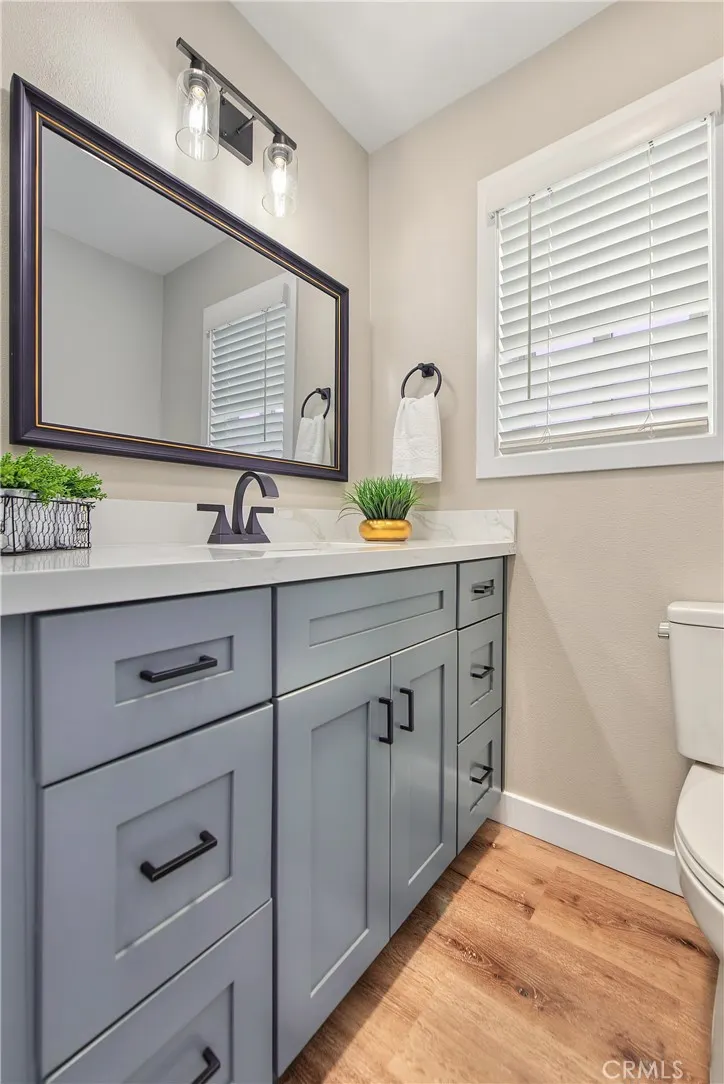 286 W Renwick