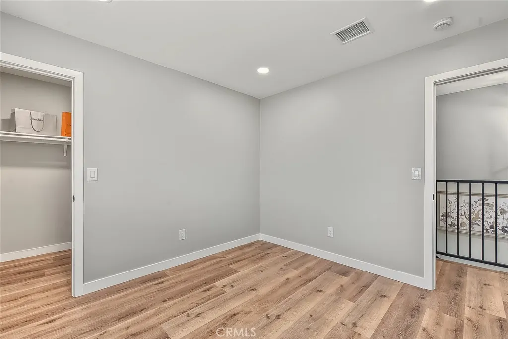 286 W Renwick