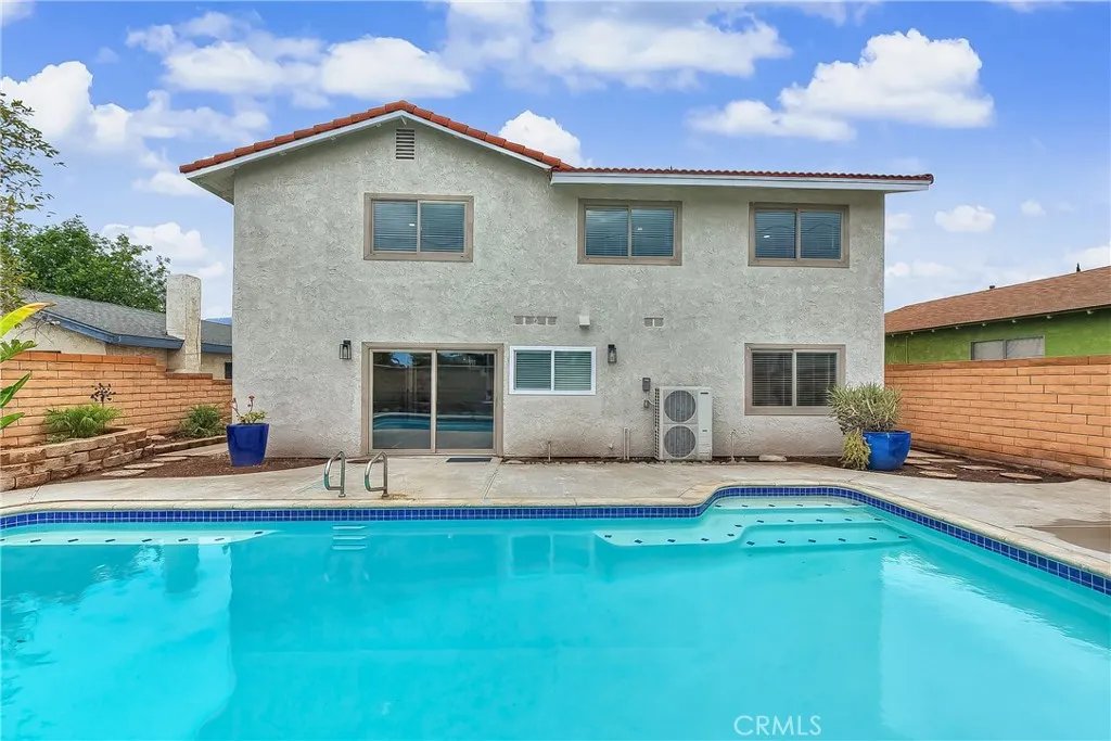 286 W Renwick
