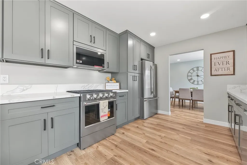 286 W Renwick