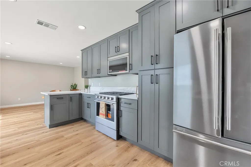 286 W Renwick