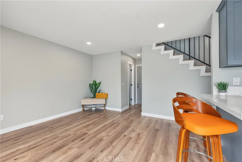 286 W Renwick