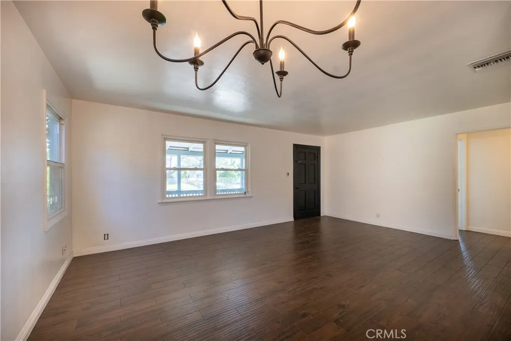 939 N Orange