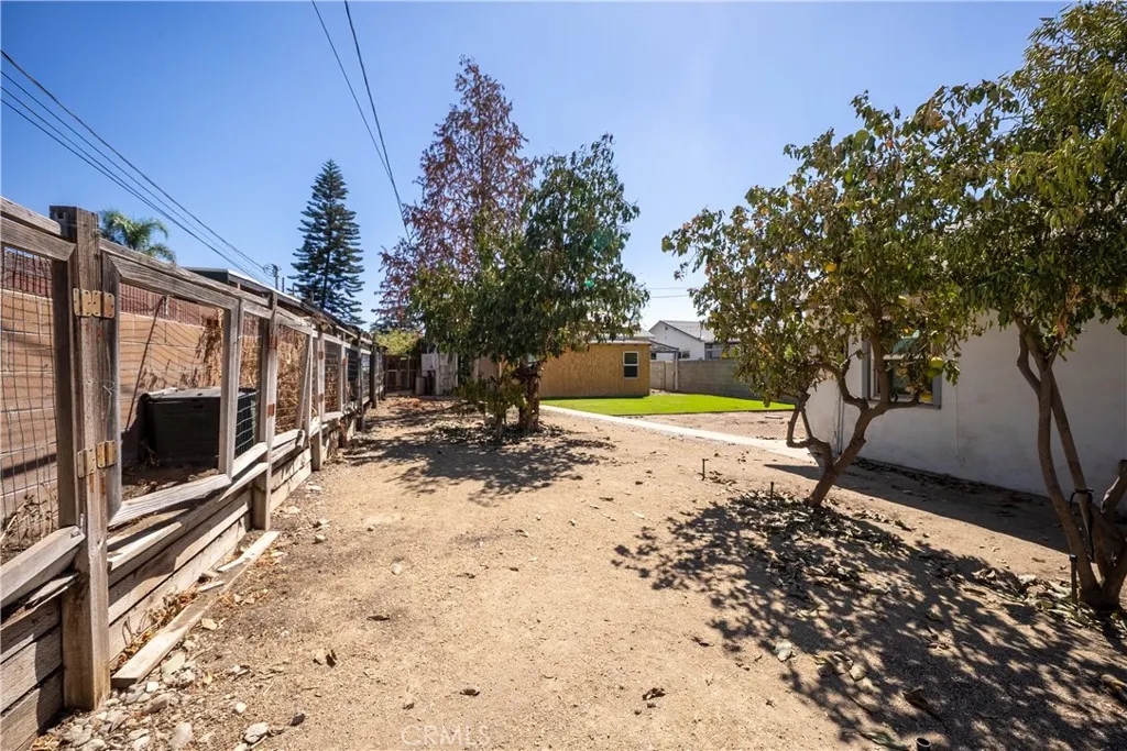 939 N Orange