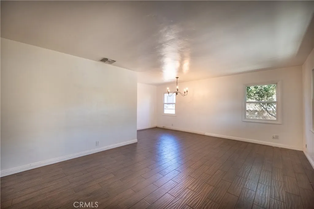 939 N Orange