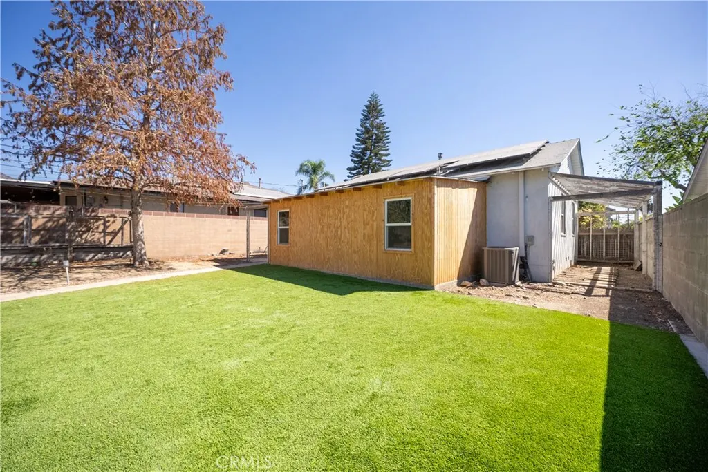 939 N Orange