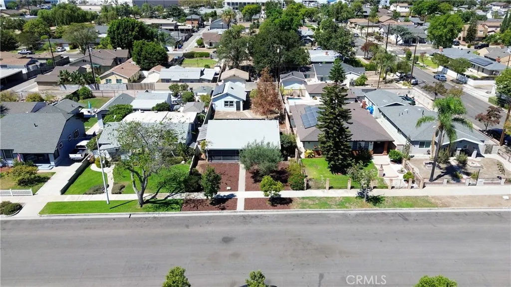 939 N Orange