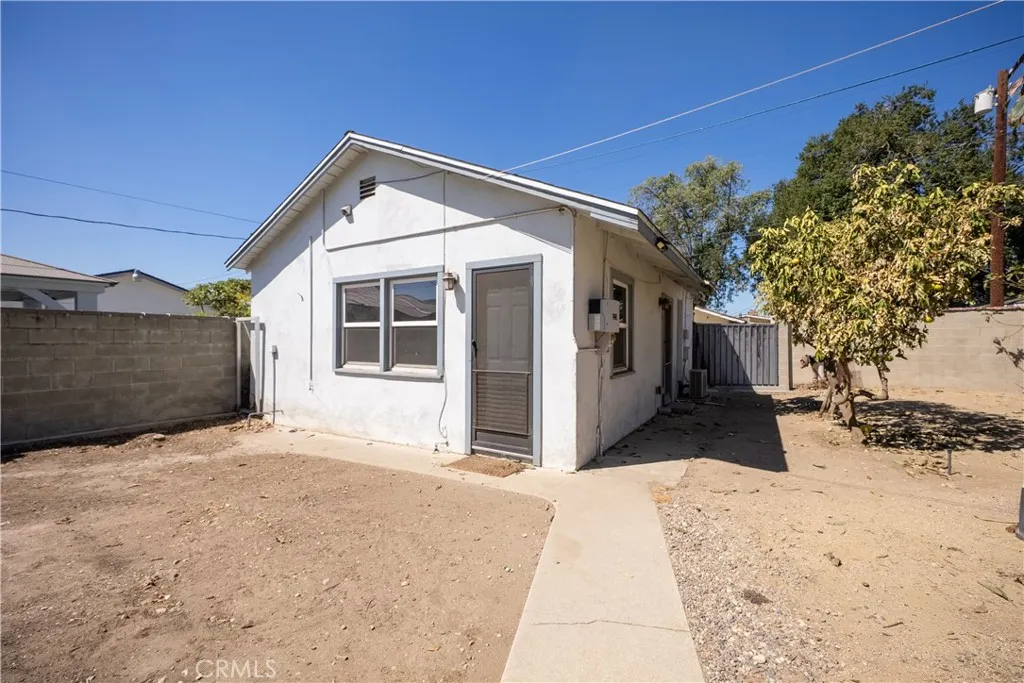 939 N Orange