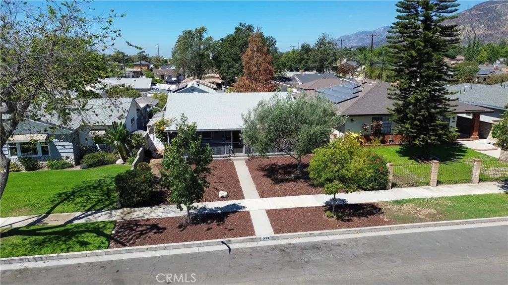 939 N Orange