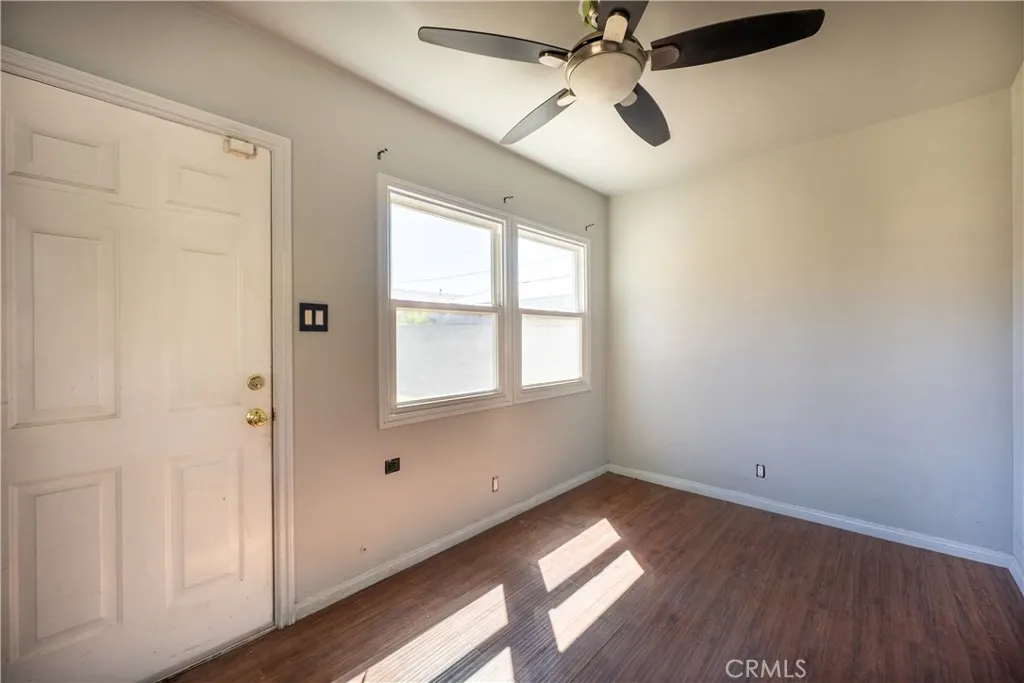 939 N Orange