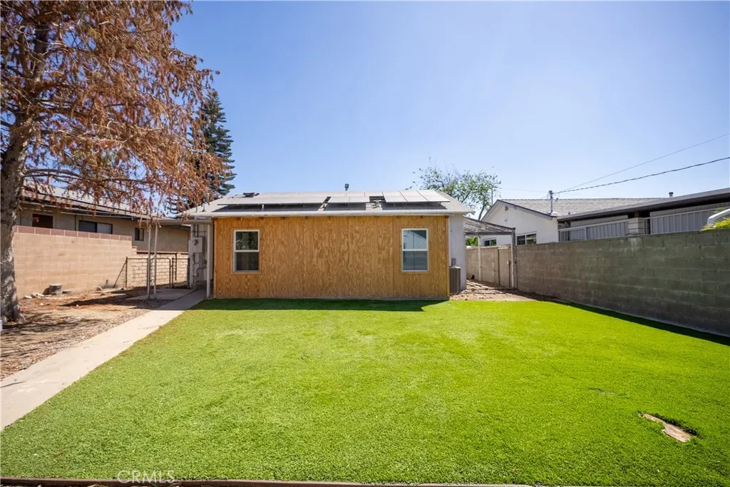 939 N Orange