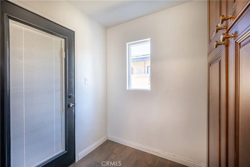 939 N Orange
