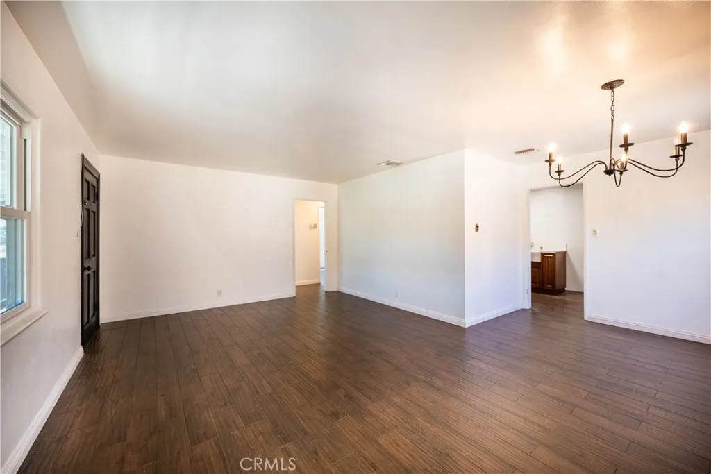 939 N Orange