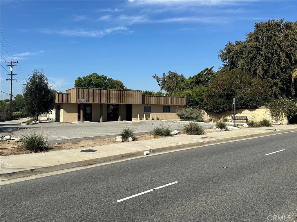 2005 N Garey N