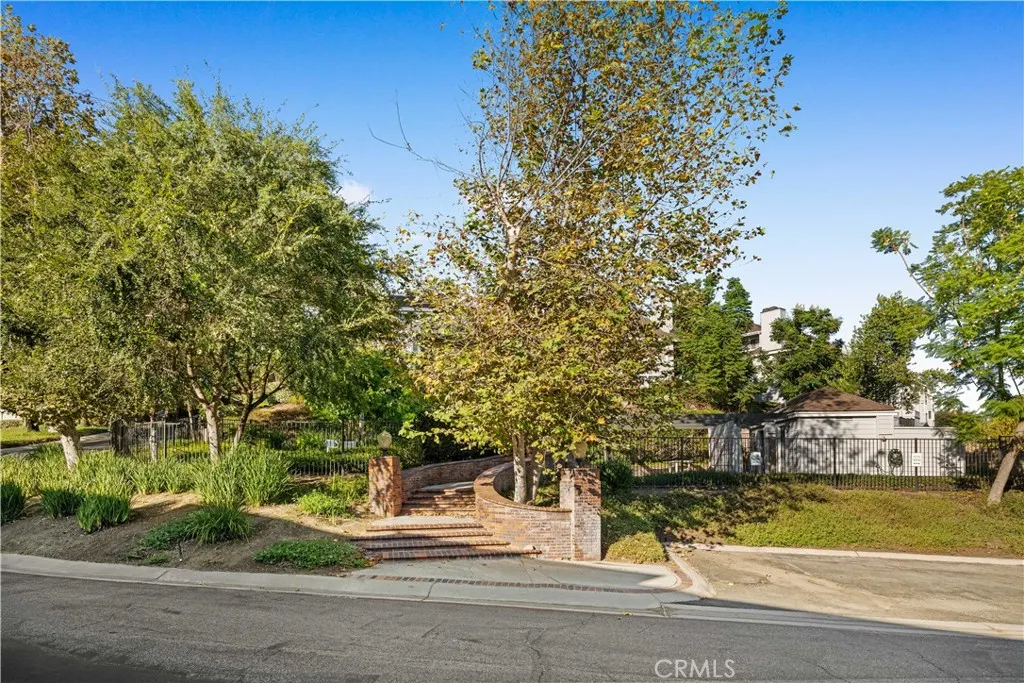 1033 Lakeview