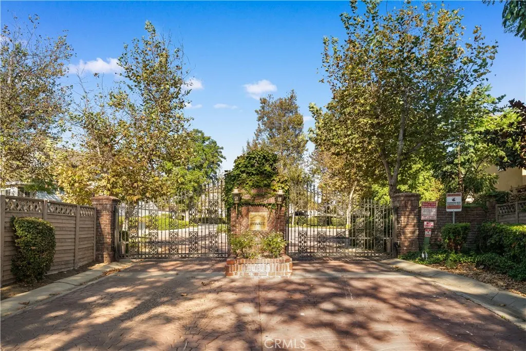 1033 Lakeview