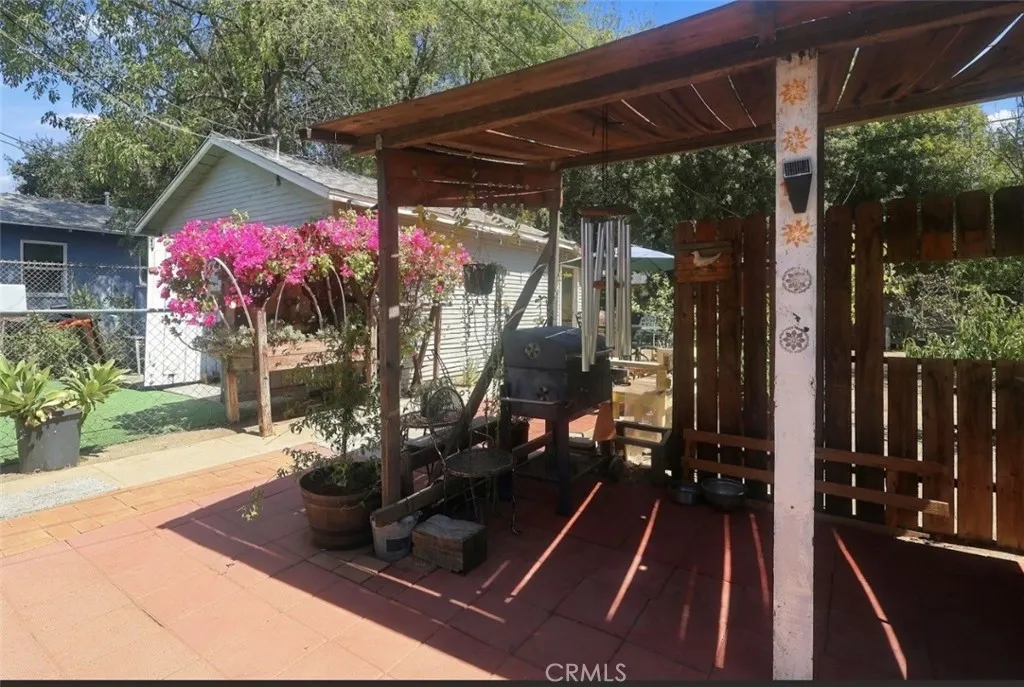 936 N Laurel