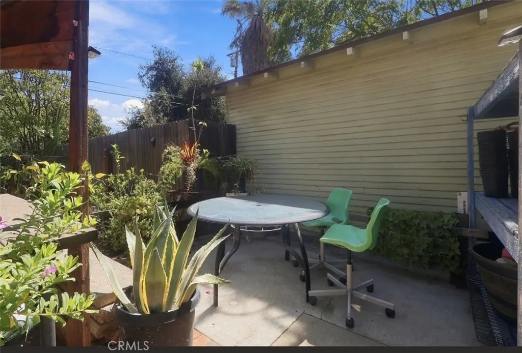 936 N Laurel