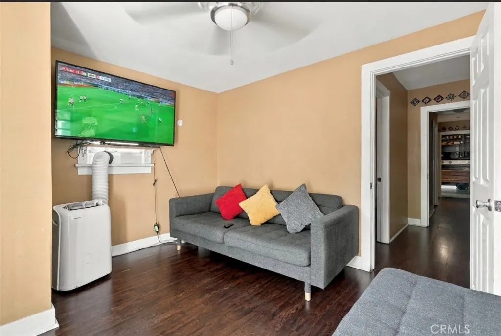 936 N Laurel