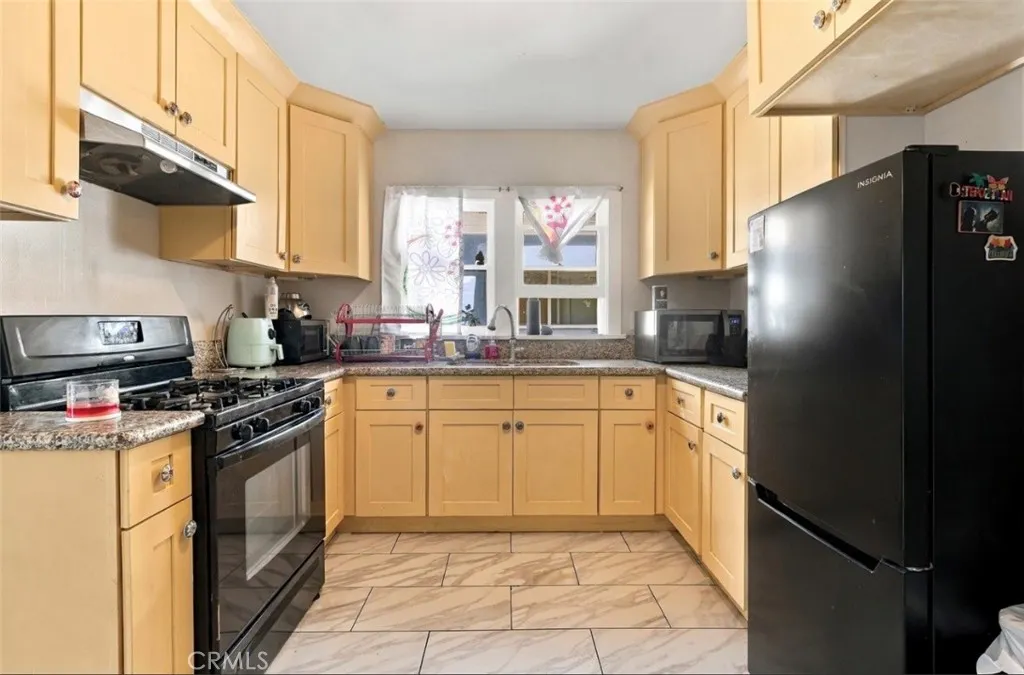 936 N Laurel