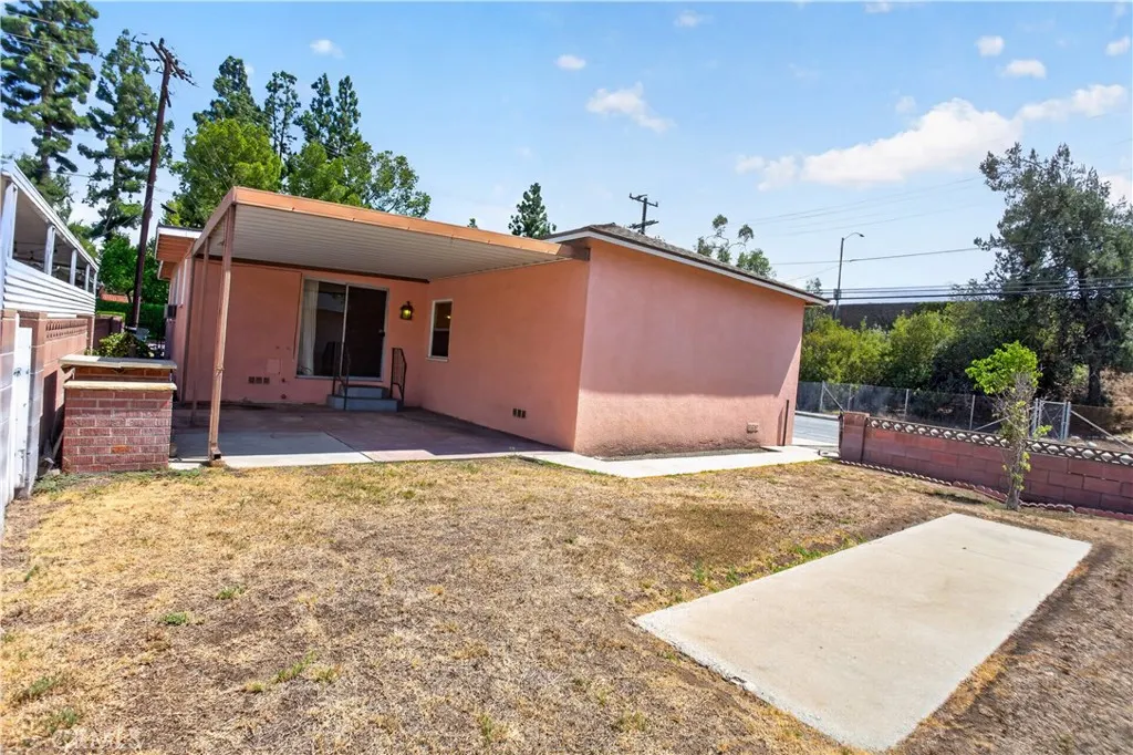 1437 Santo Domingo Avenue