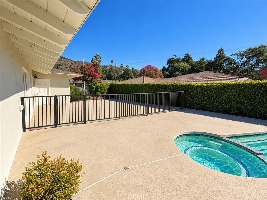 644 Crestglen Road