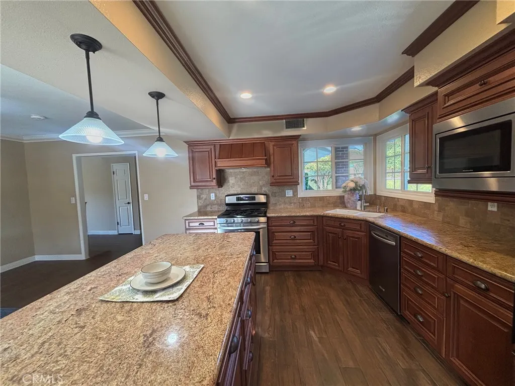 644 Crestglen Road