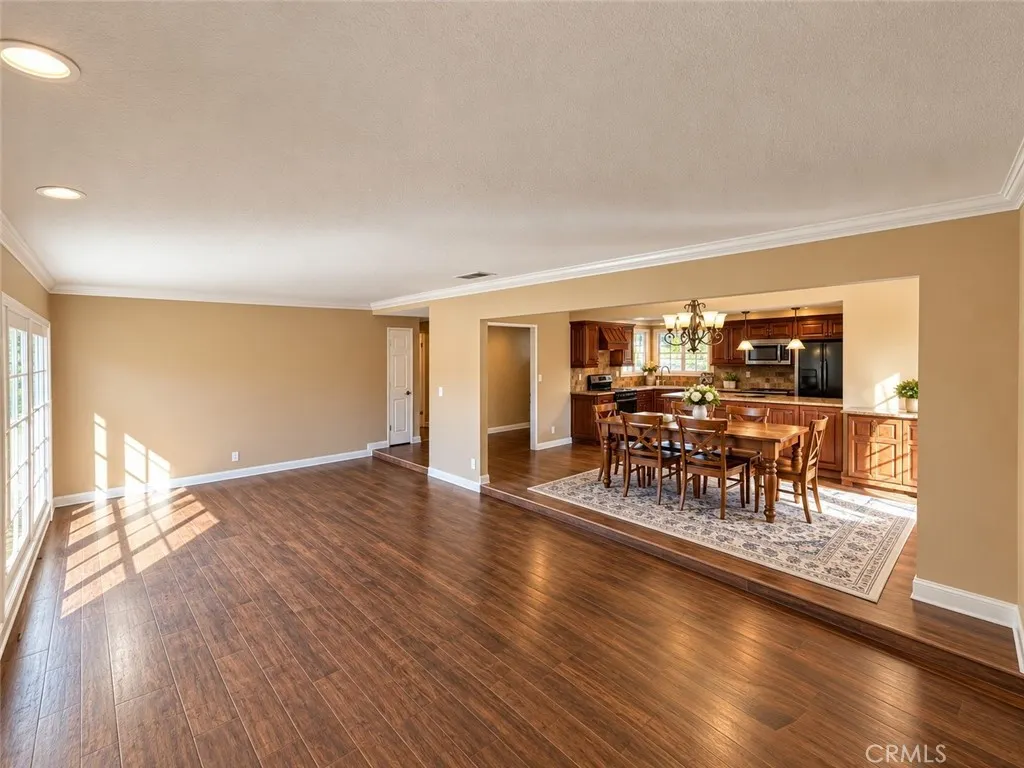 644 Crestglen Road