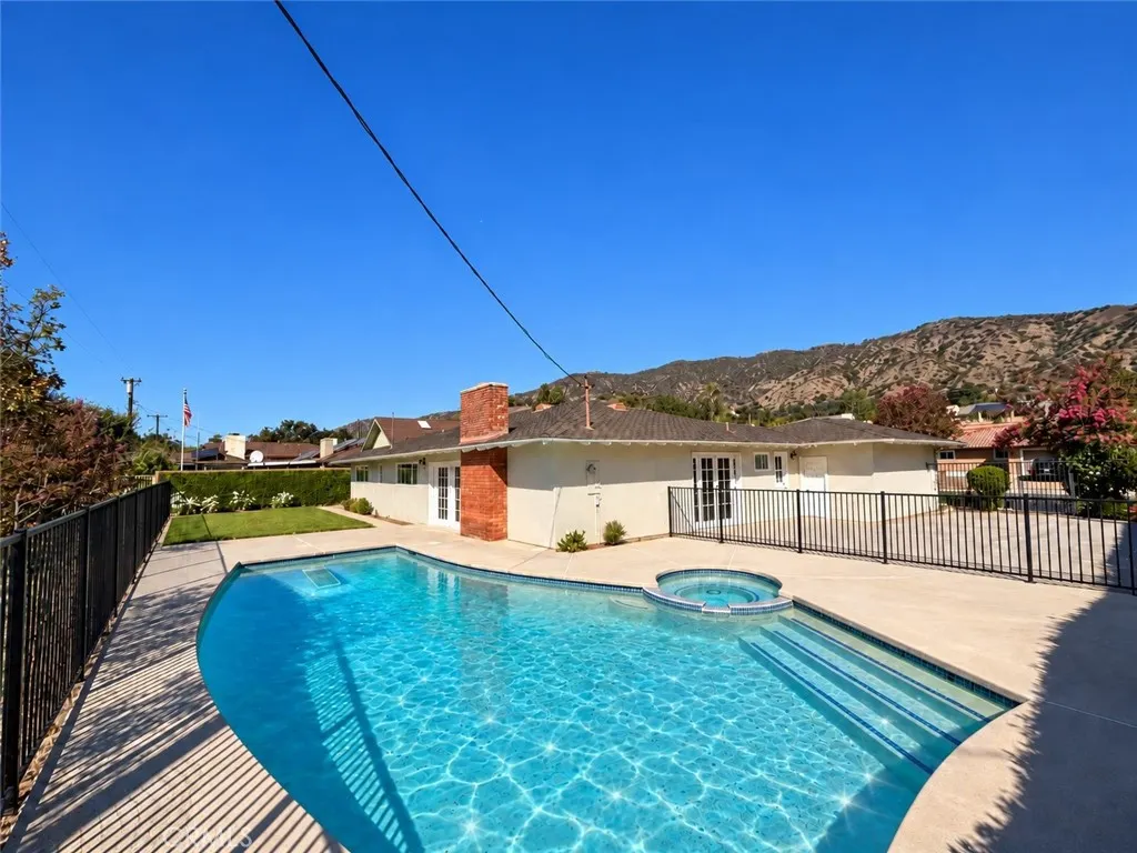 644 Crestglen Road