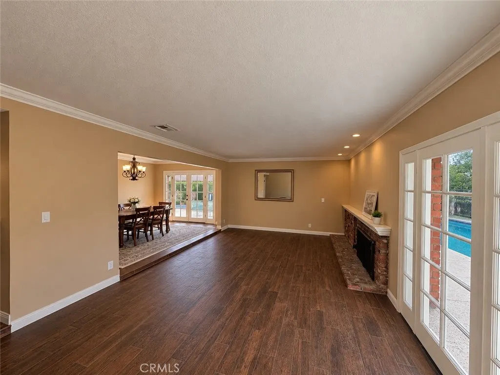 644 Crestglen Road