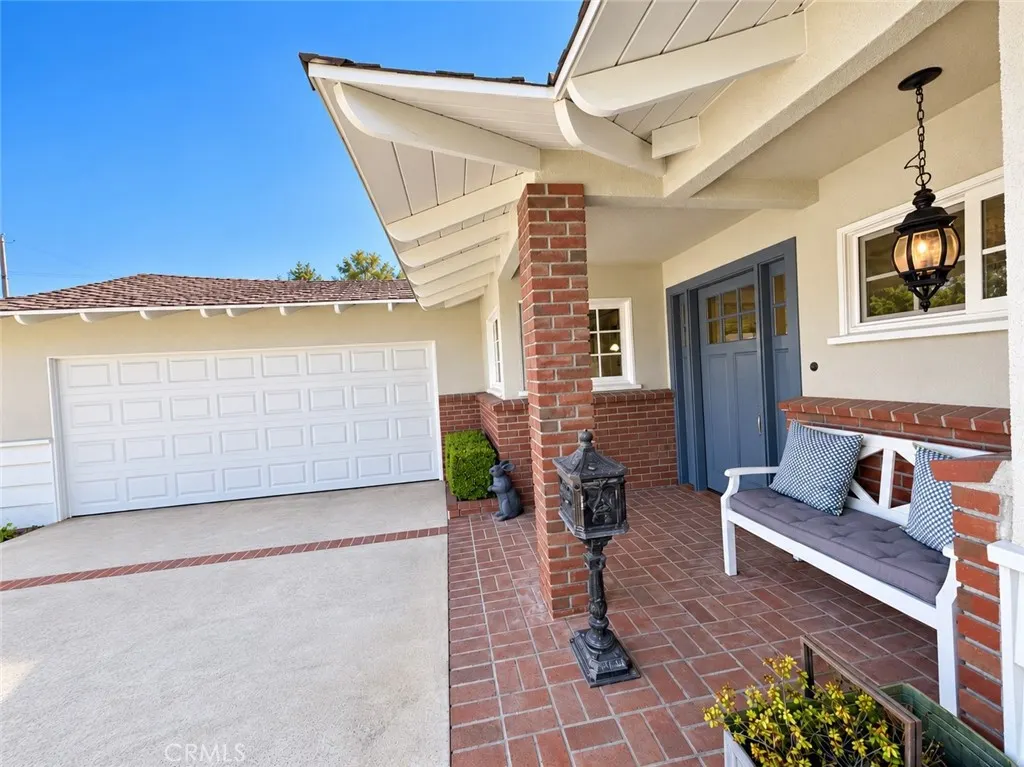 644 Crestglen Road