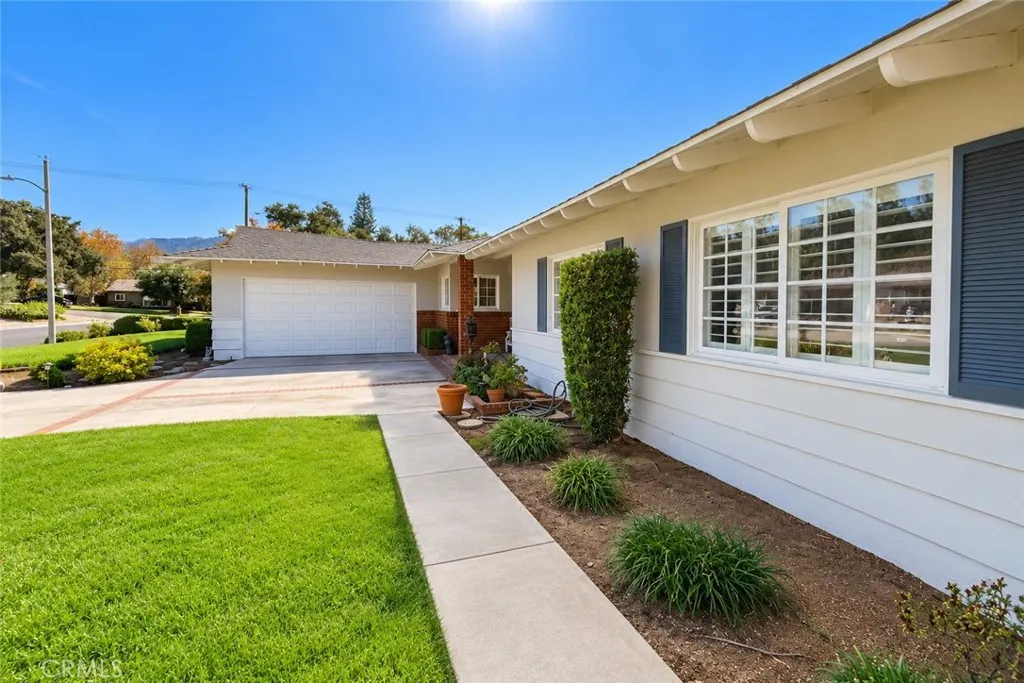 644 Crestglen Road