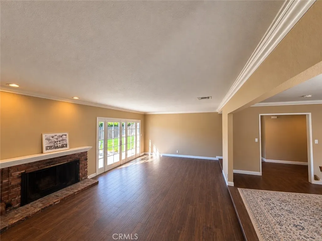 644 Crestglen Road