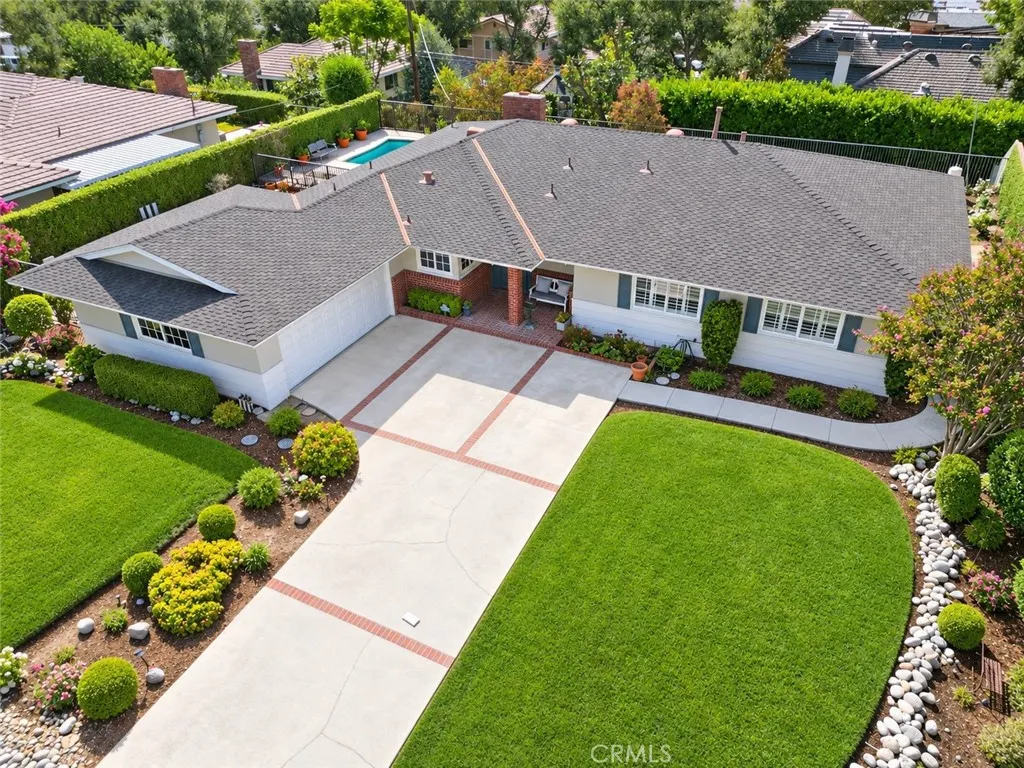 644 Crestglen Road