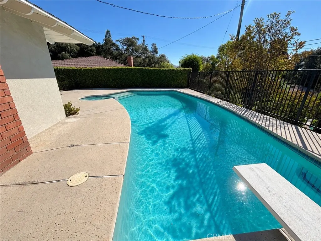 644 Crestglen Road