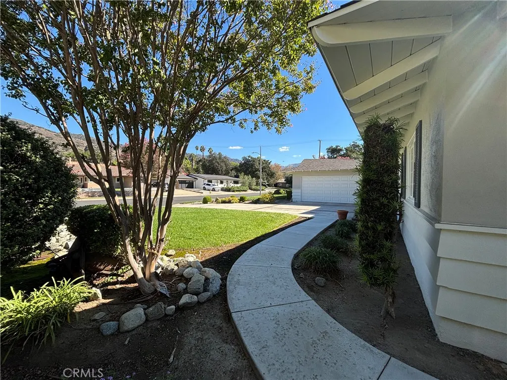 644 Crestglen Road