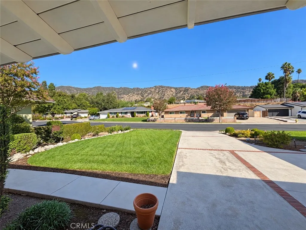 644 Crestglen Road