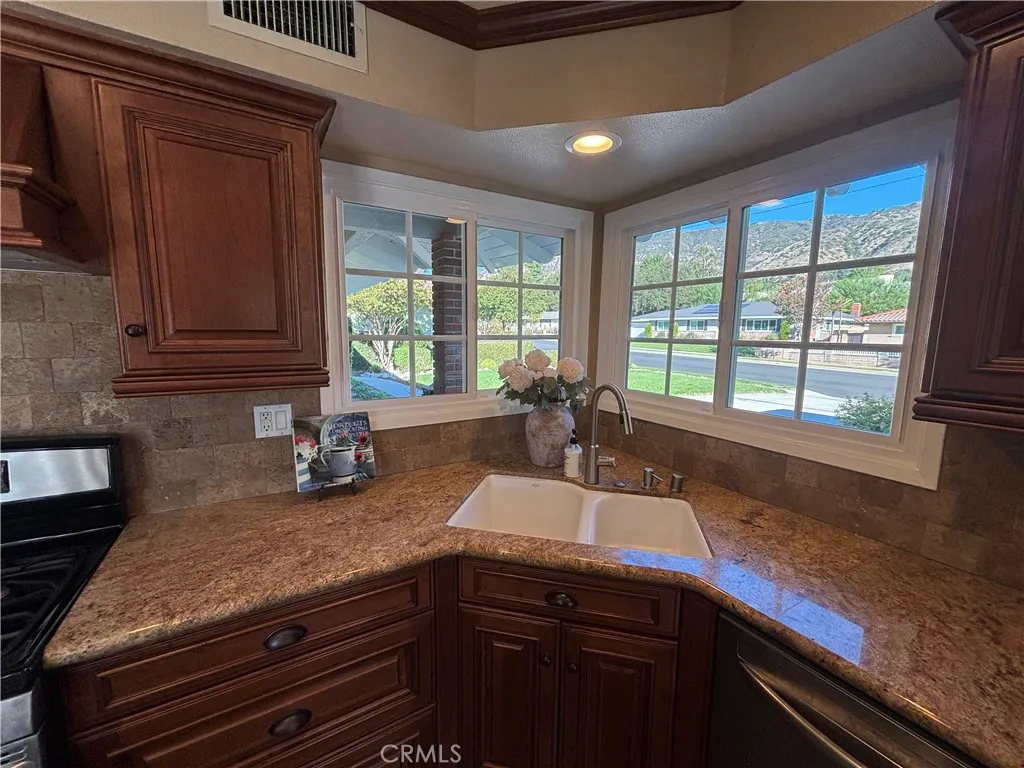 644 Crestglen Road