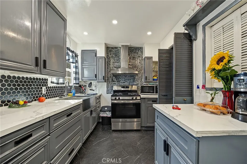 907 S Danehurst