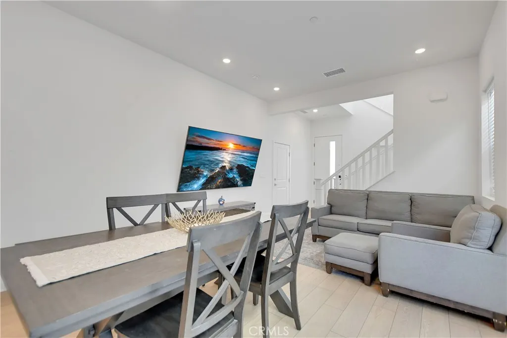 4433 S Fairmount Paseo