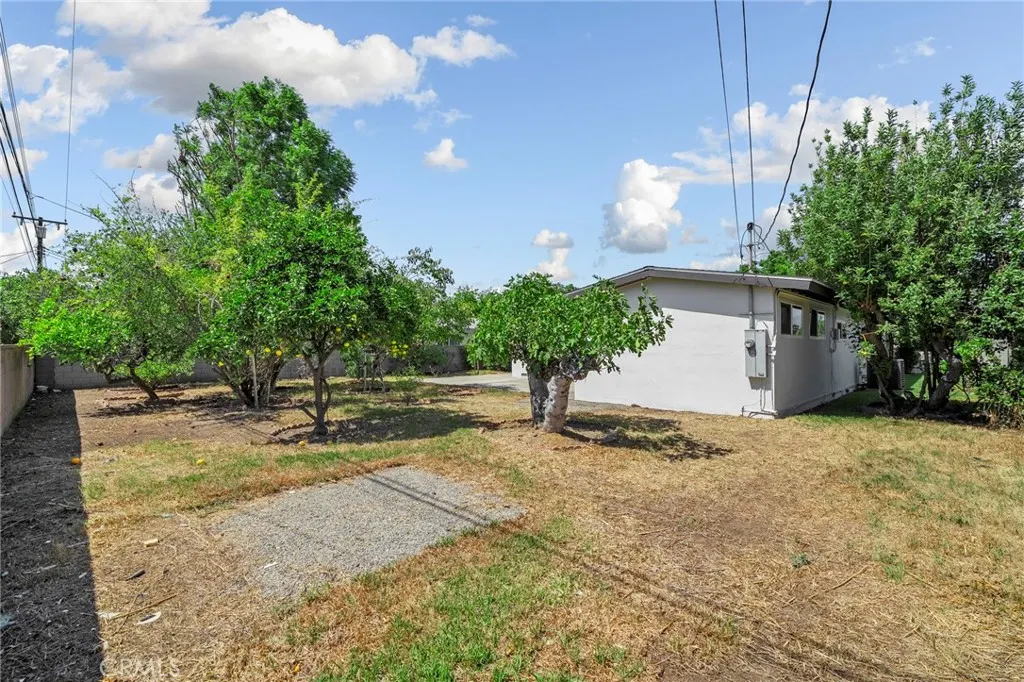 1532 E Rowland Avenue
