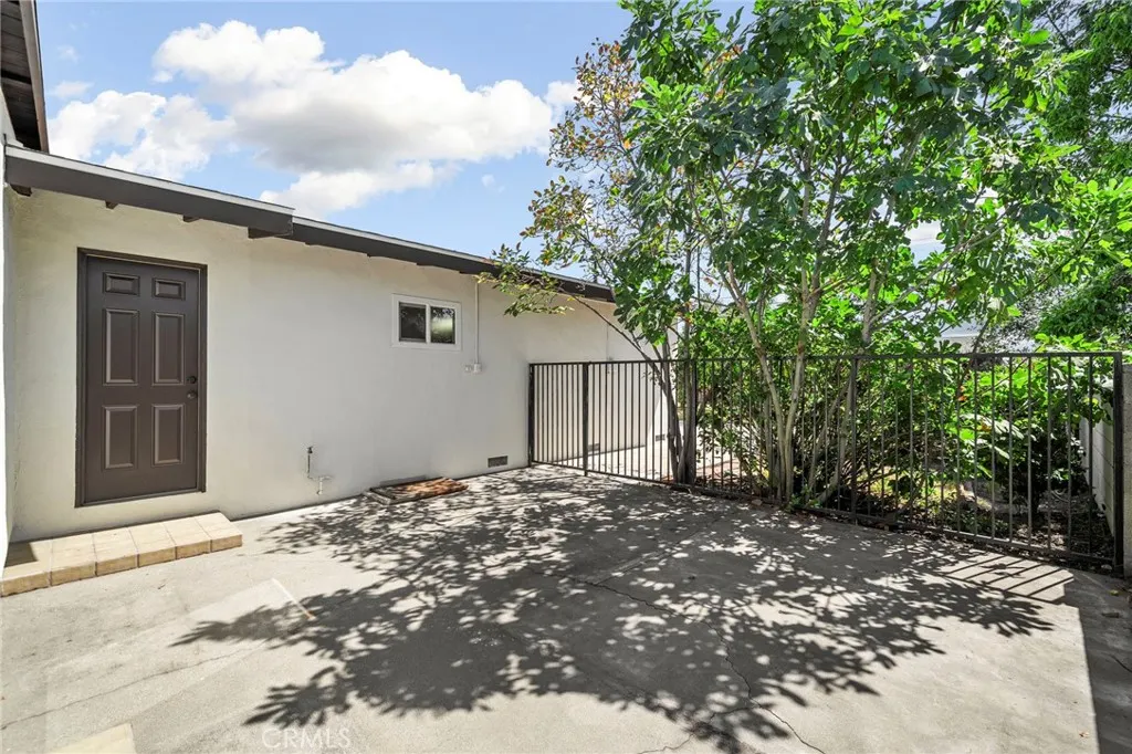 1532 E Rowland Avenue
