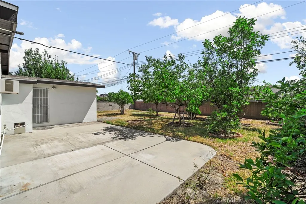 1532 E Rowland Avenue